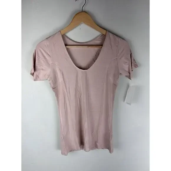 NUMI The Signature Undershirt Sweat Wicking Almond Medium New Layering - Picture 6 of 13